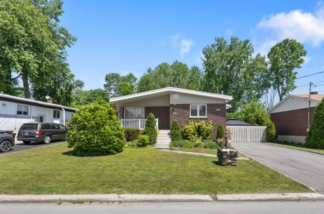 1333 Rue de Val-Brillant - Photo 2 of 12