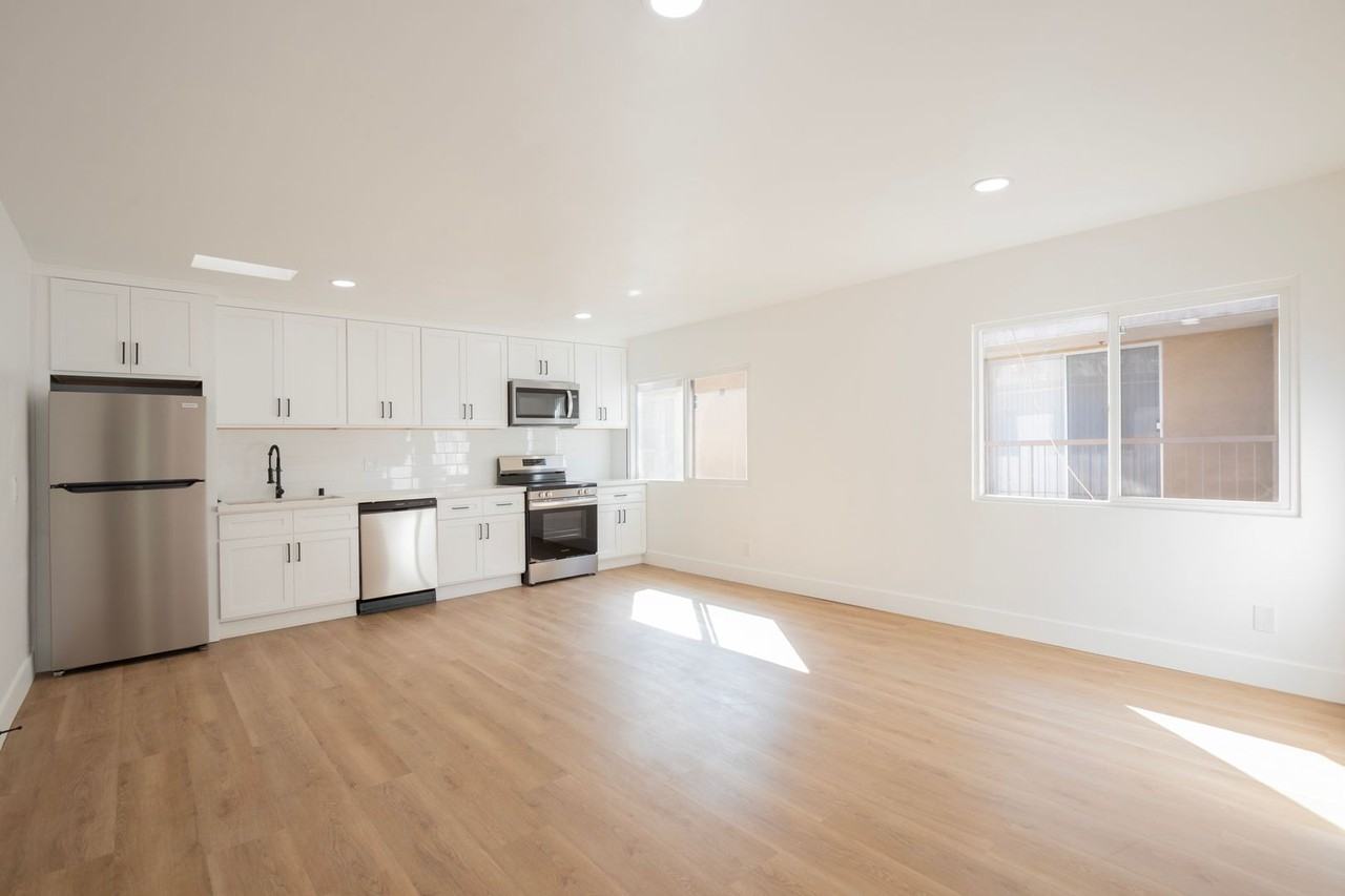 1626 N Fuller Ave - Photo 3 of 19