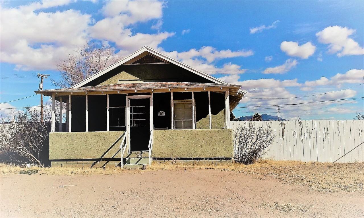 341 S Bisbee Ave - Photo 2 of 15