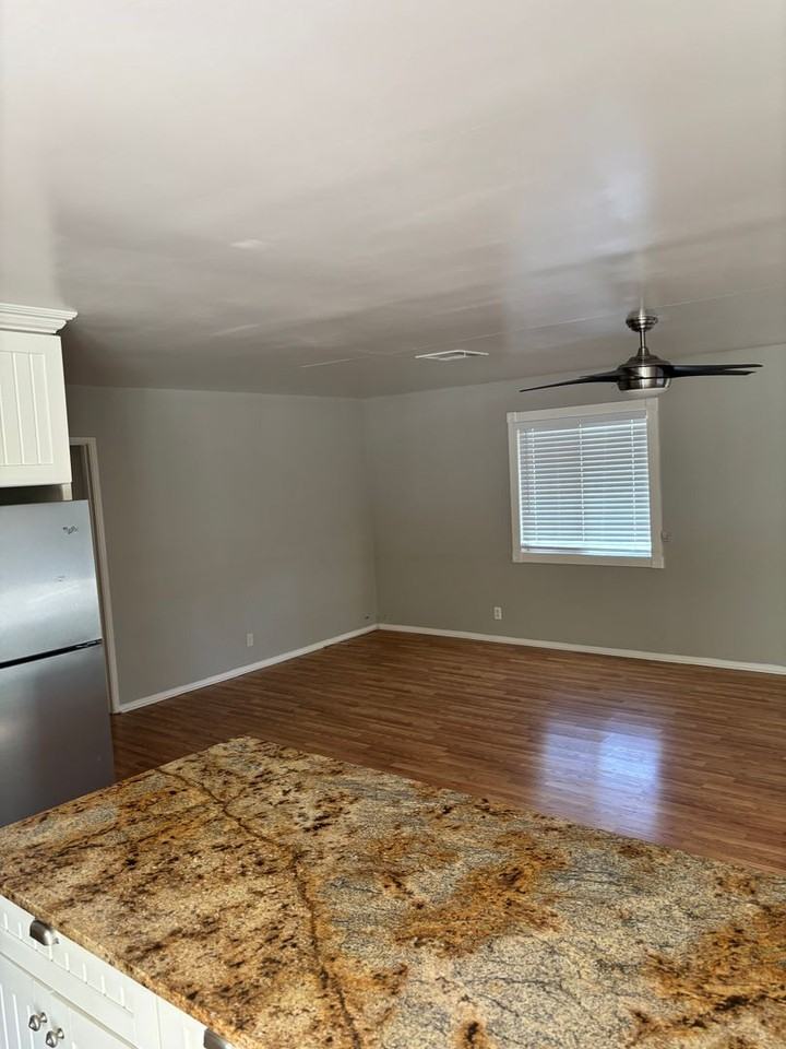 1333 W Flower St - Photo 3 of 12