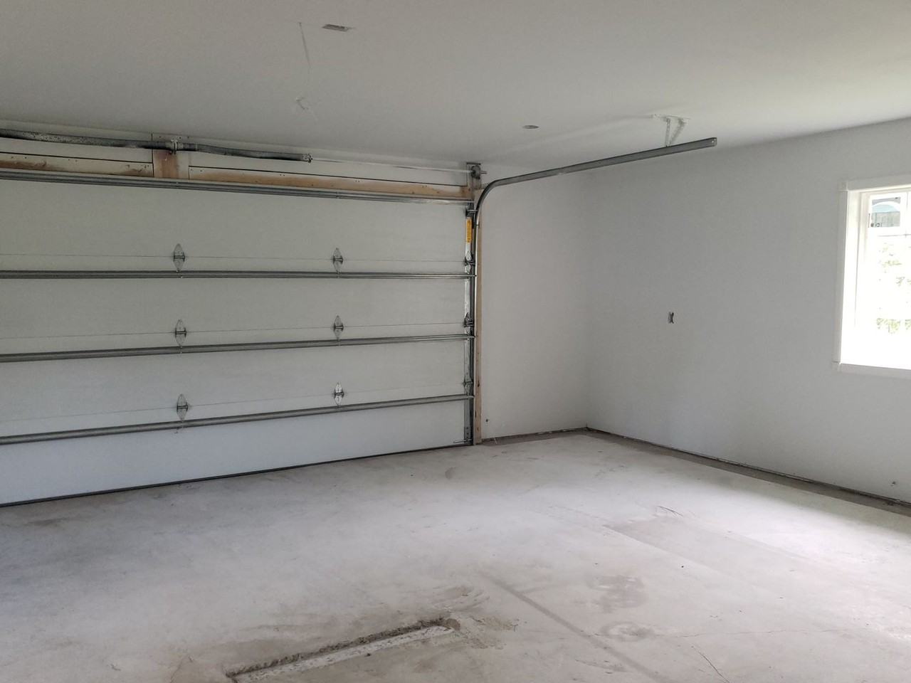 14142 Forest Dr - Photo 2 of 11