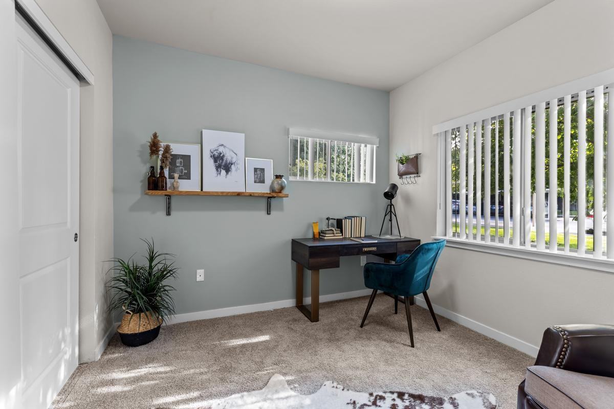 451 Westcliffe Blvd - Photo 4 of 22