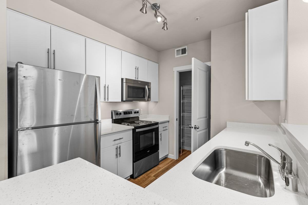 451 Westcliffe Blvd - Photo 2 of 17