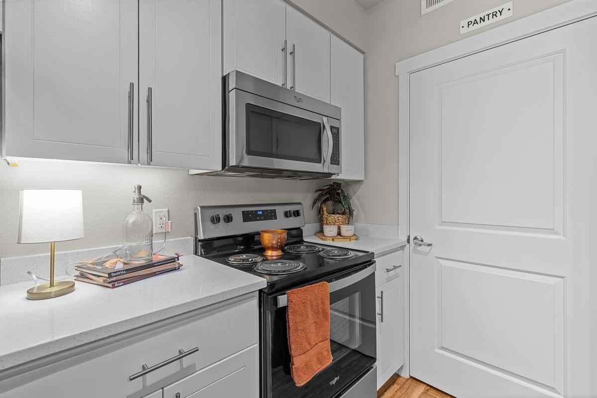 451 Westcliffe Blvd - Photo 4 of 17