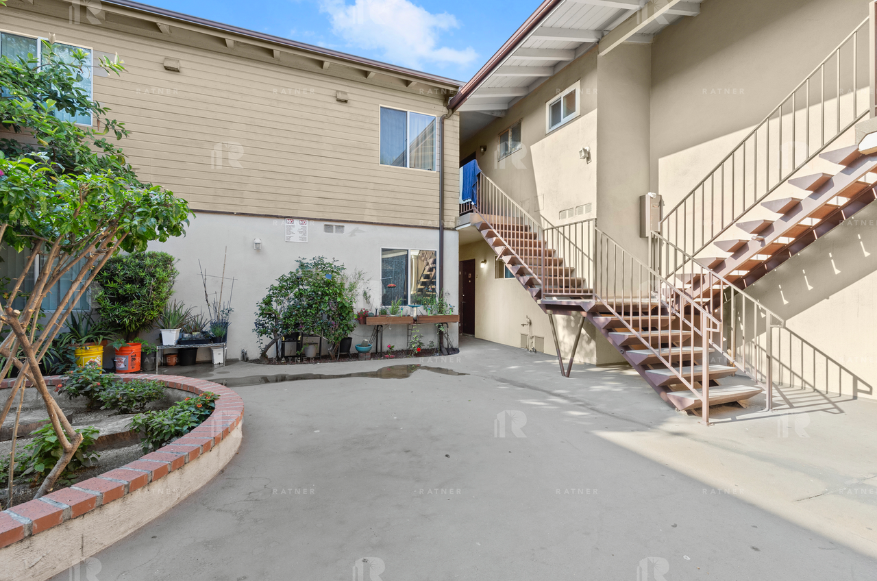 (AN/JI/YO:C) 6725 Laurel Canyon Blvd - Photo 2 of 17
