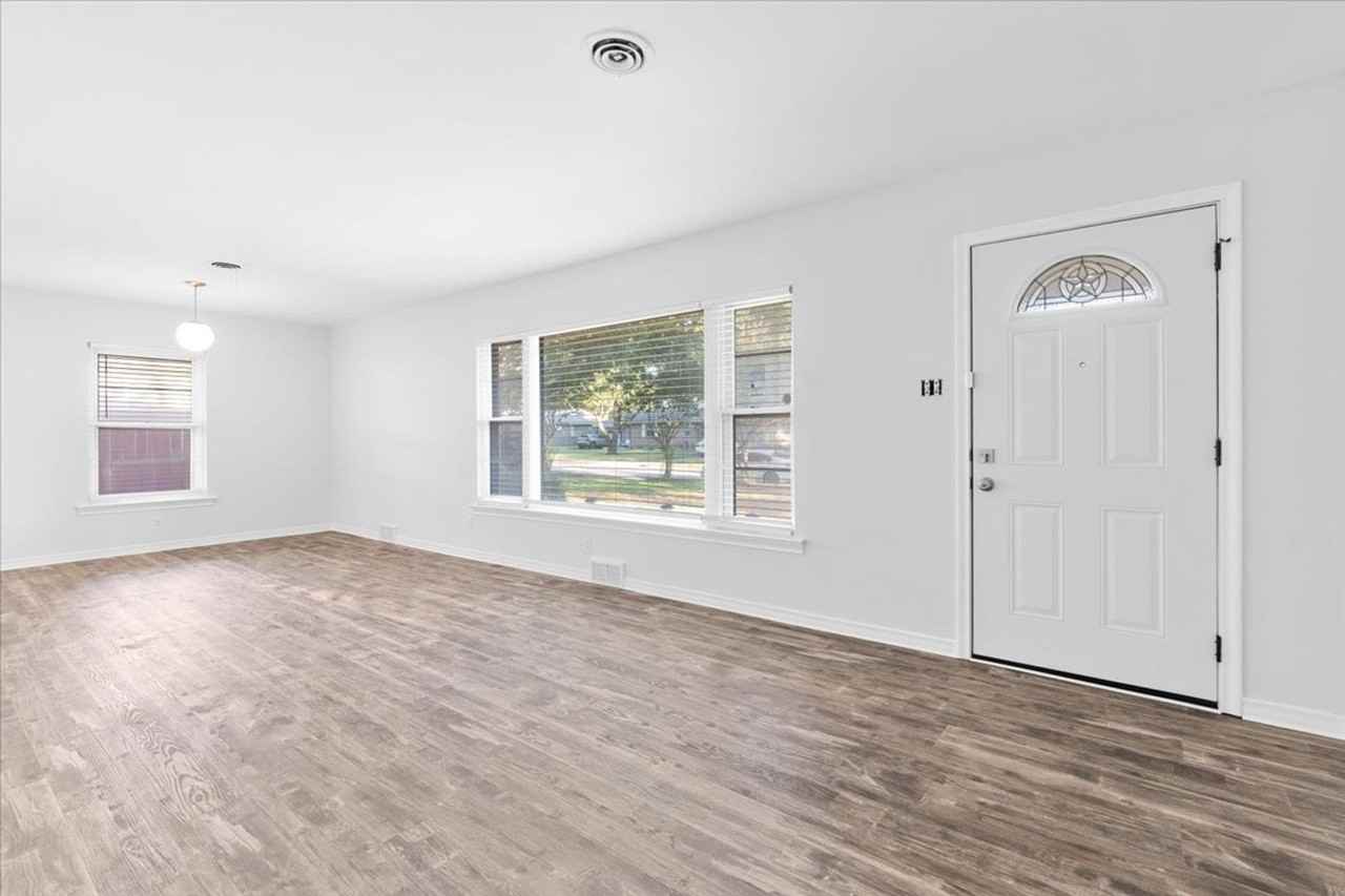 601 Devonshire Dr - Photo 2 of 40