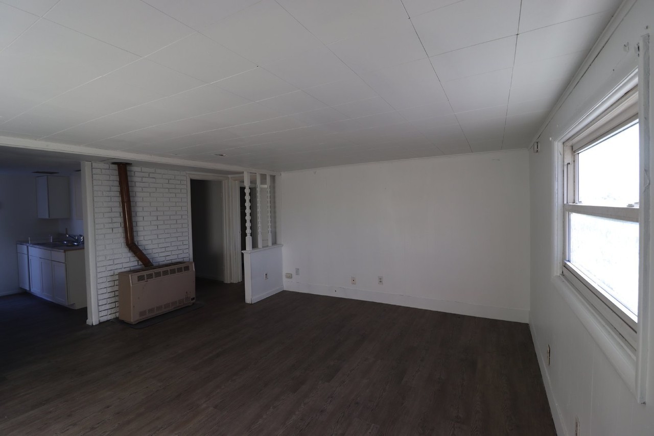 122 S State St - Photo 4 of 10