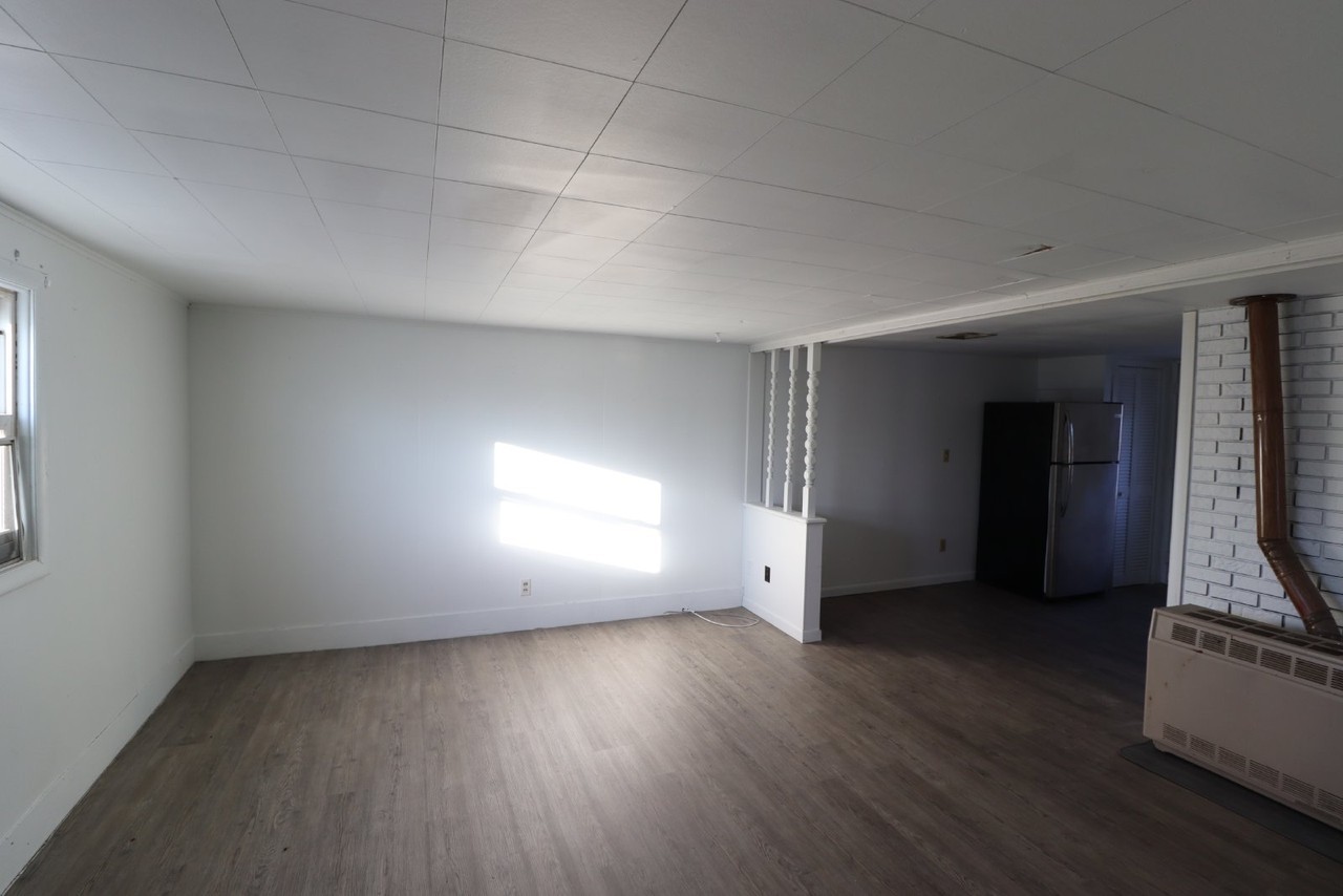 122 S State St - Photo 5 of 10