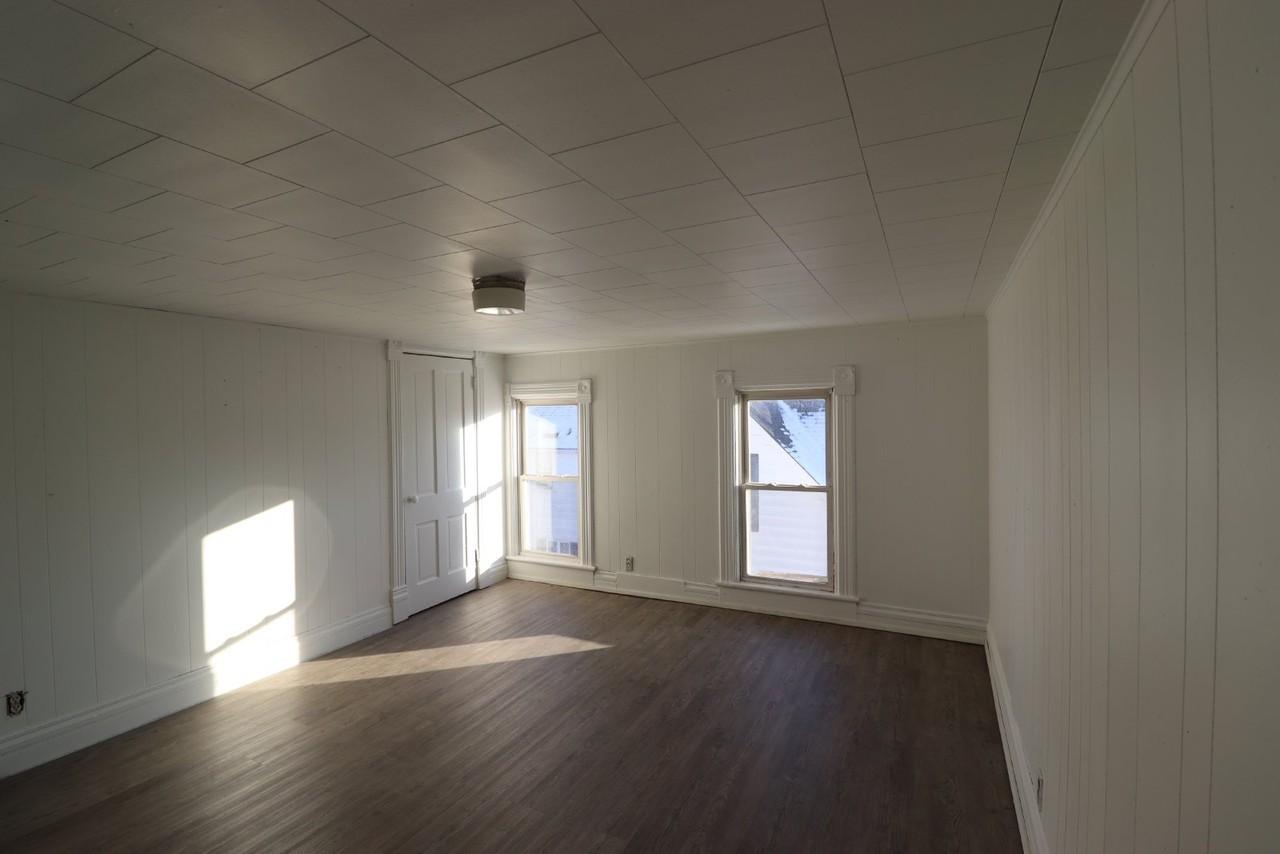 122 S State St - Photo 6 of 10