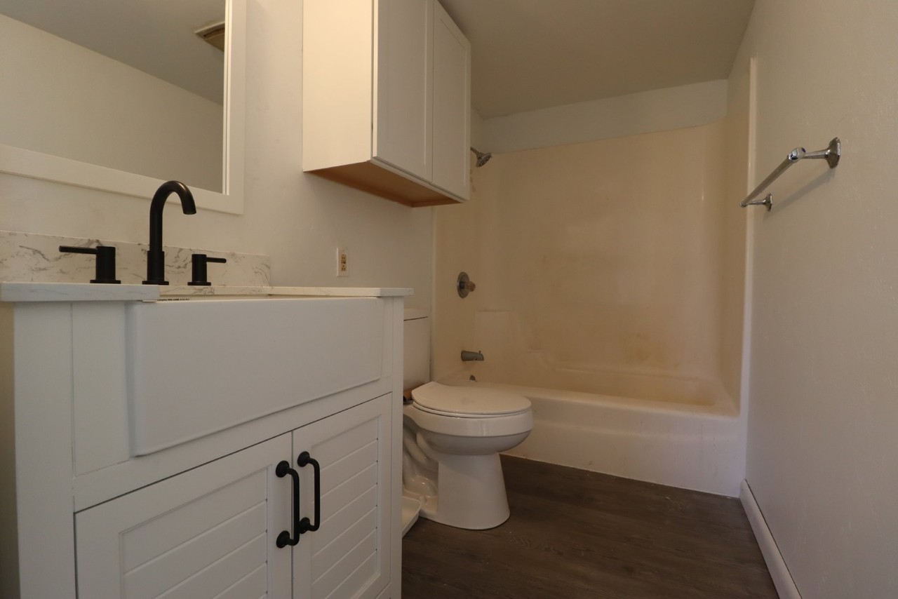 122 S State St - Photo 7 of 10