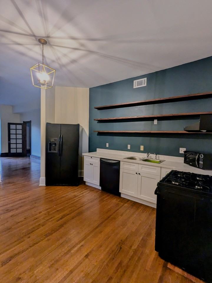 1461 S 1st St #2 - Photo 4 of 30