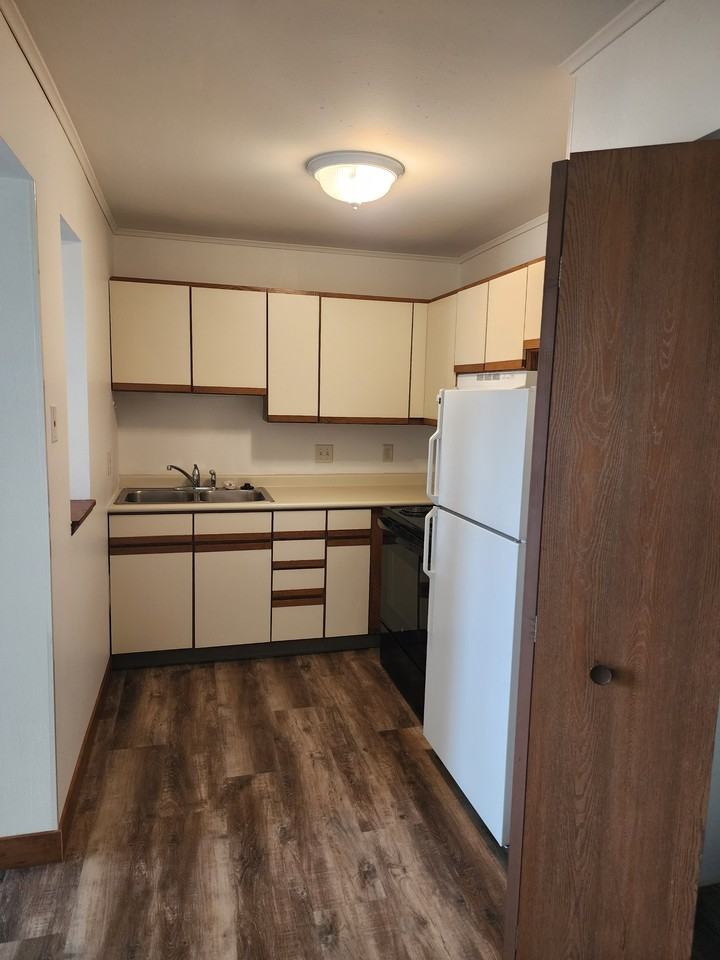 228 W Grand Ave #5 - Photo 3 of 8