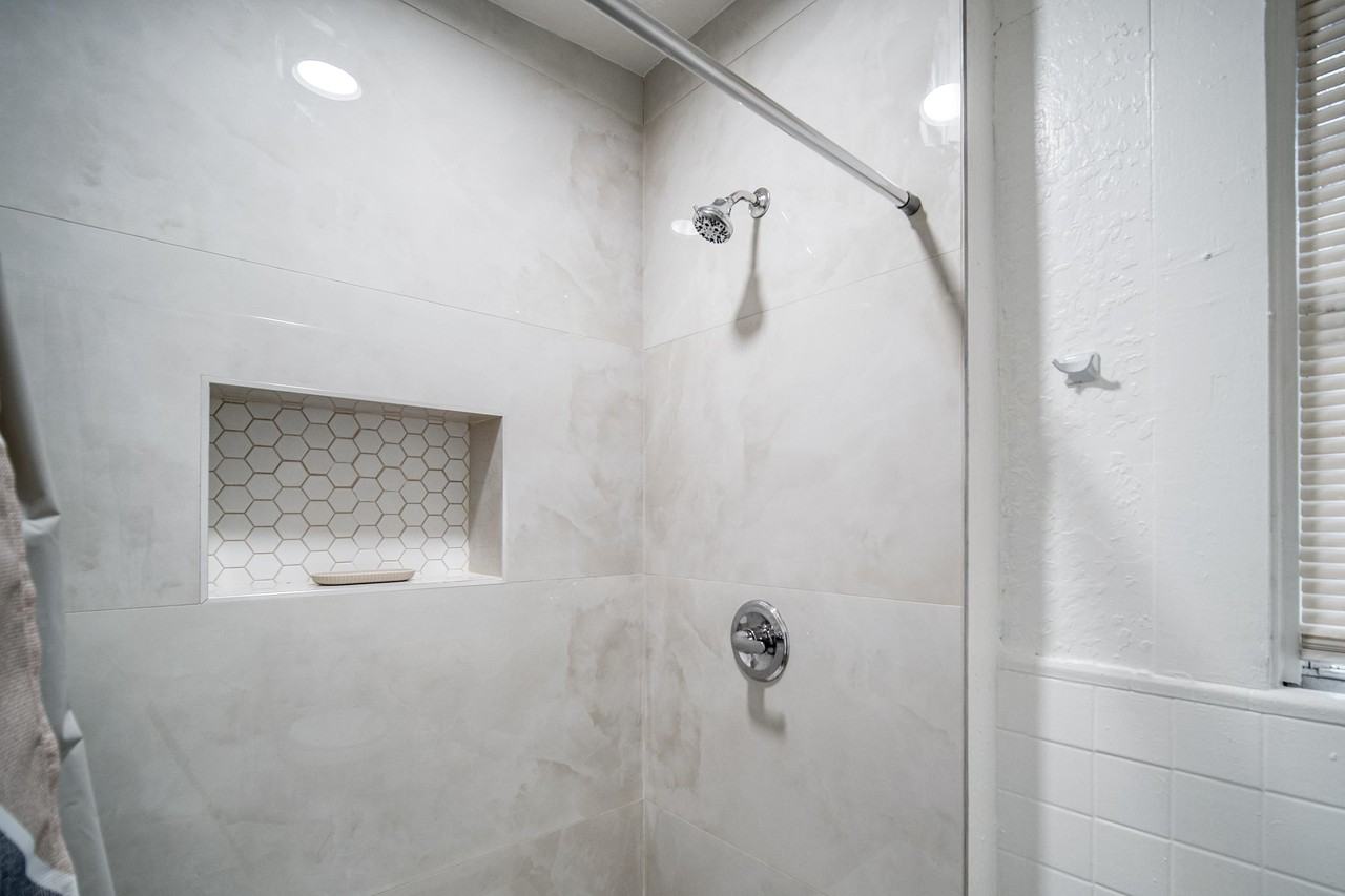 Woodbine St - Photo 4 of 23