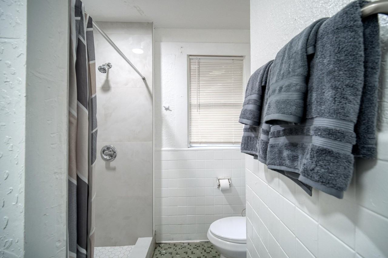 Woodbine St - Photo 3 of 23