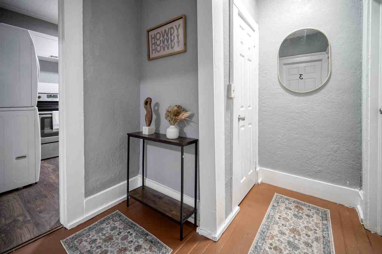 Woodbine St - Photo 7 of 23