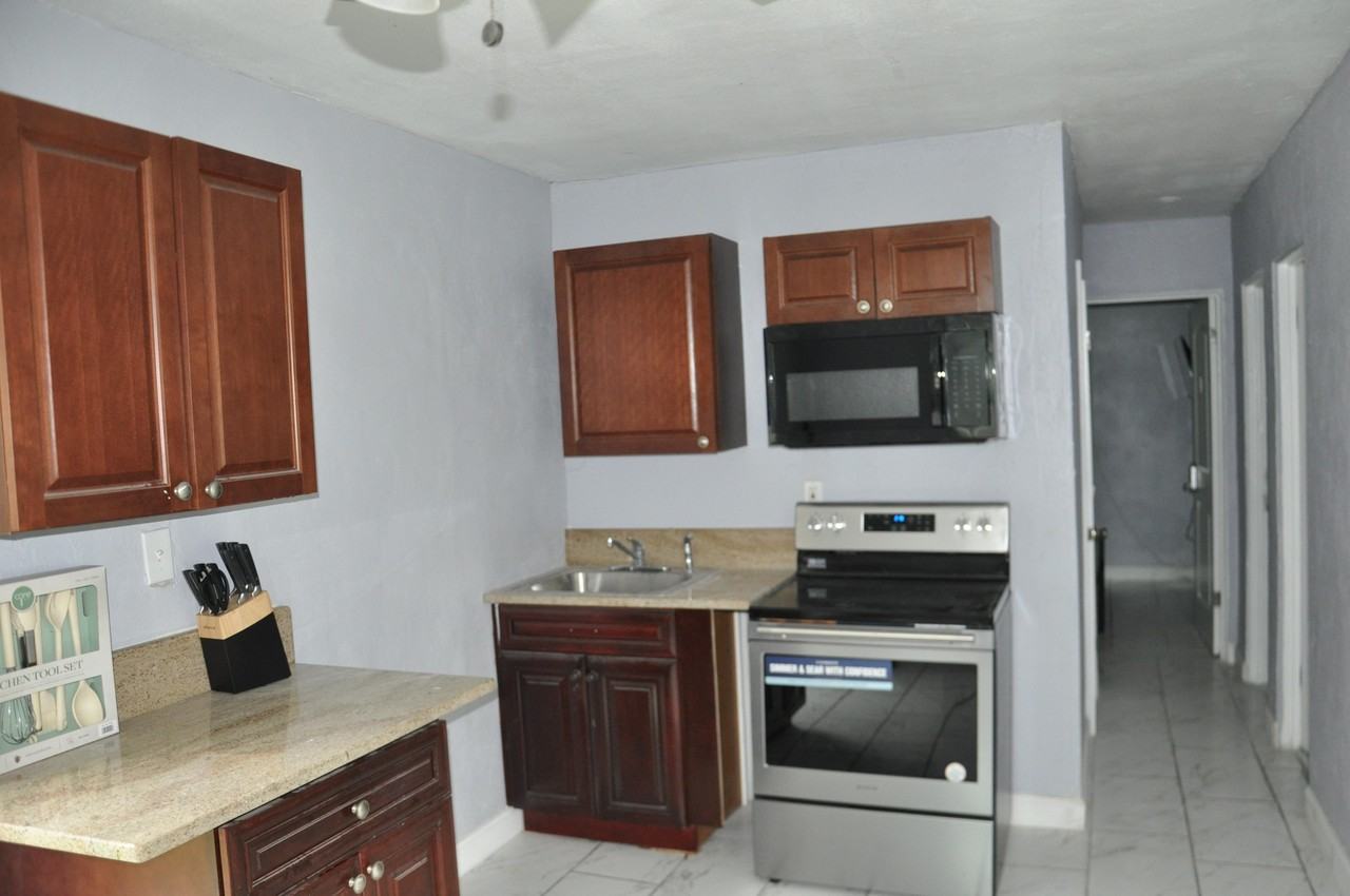 La Salle St - Photo 4 of 7