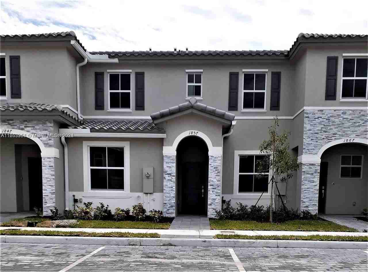 1857 Se 26th Ter - Photo 2 of 8