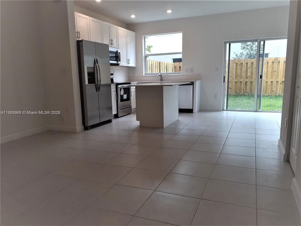 1857 Se 26th Ter - Photo 3 of 8