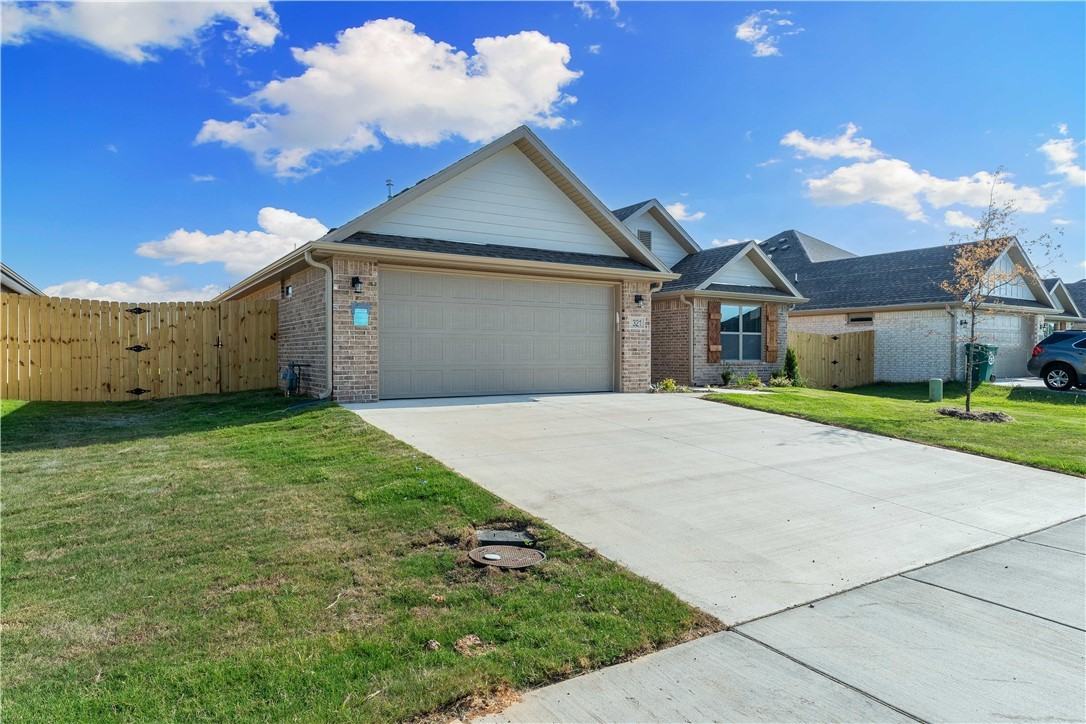 321 Palm St - Photo 2 of 25