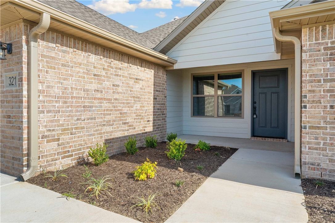 321 Palm St - Photo 3 of 25