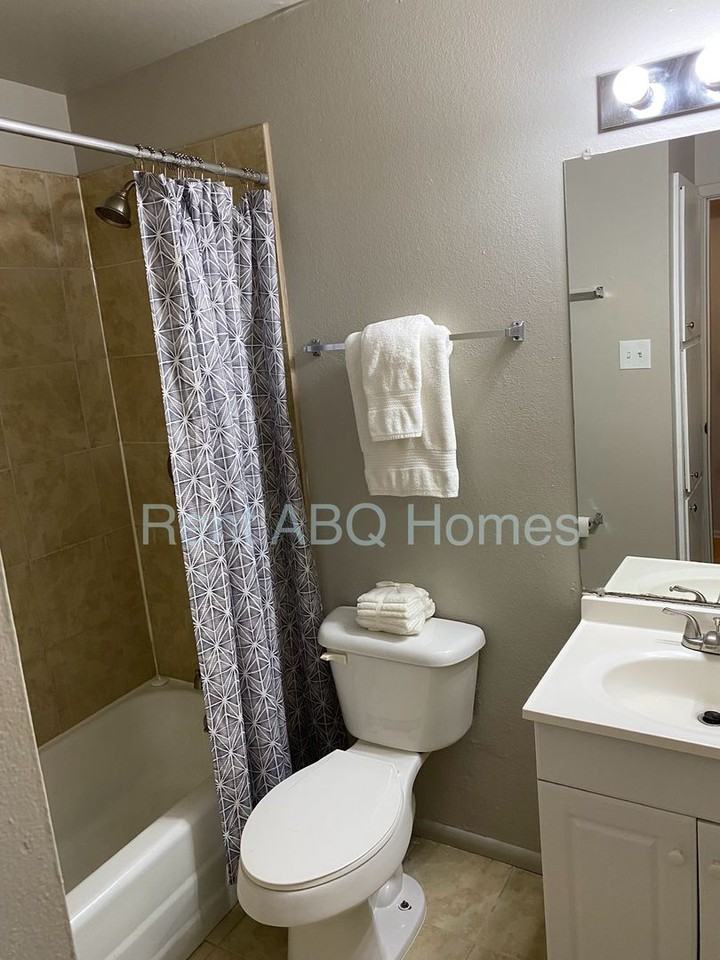 228 Espejo Street Northeast - Photo 6 of 7