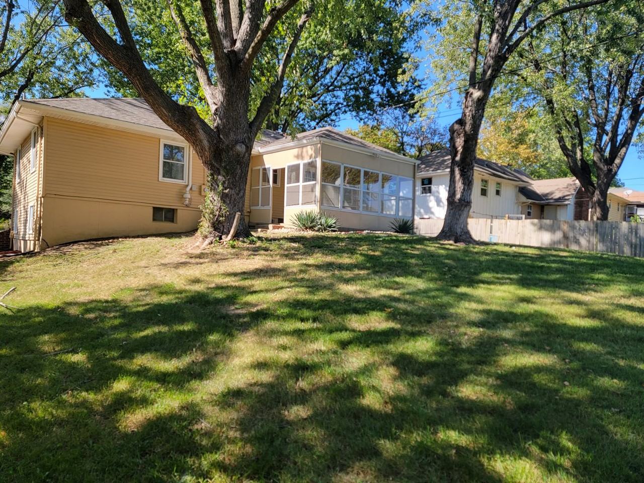 12805 Ewing Ave - Photo 2 of 20