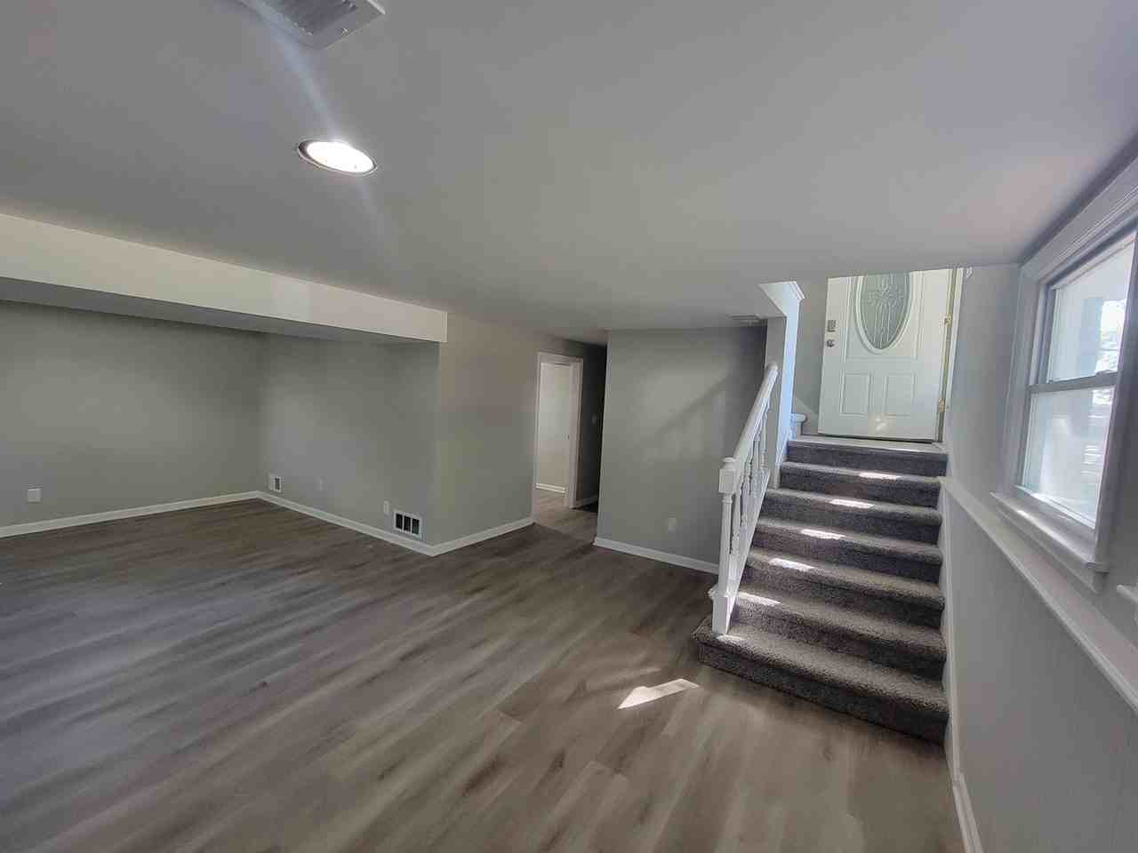 12805 Ewing Ave - Photo 3 of 20