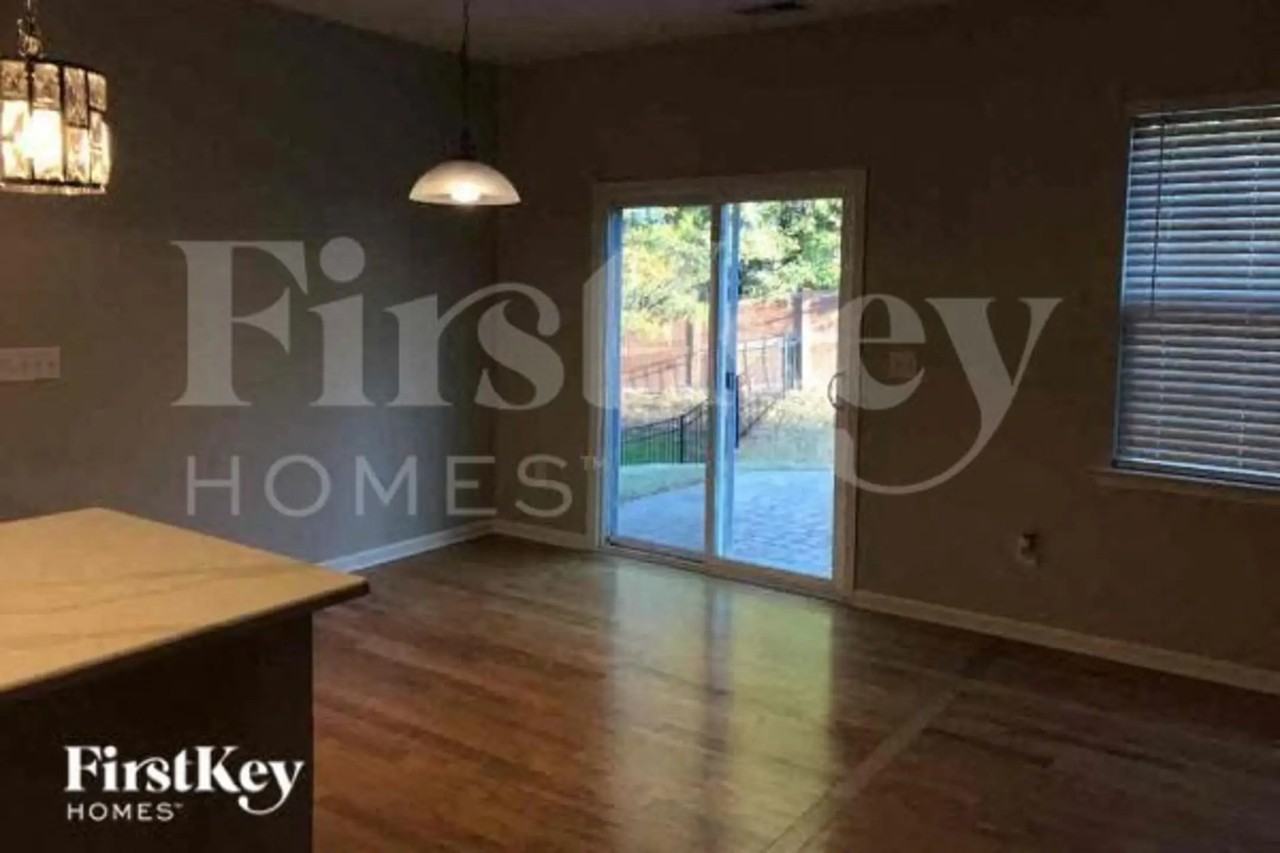 3525 Donnington Way - Photo 3 of 10