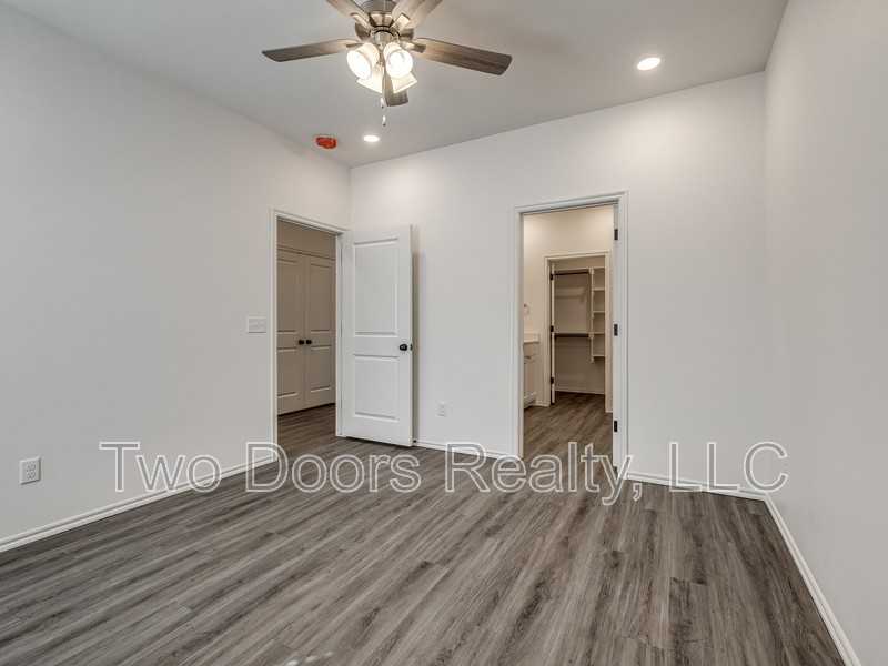 10900 Oak Hollow Rd - Photo 3 of 8