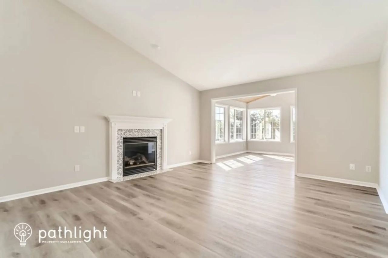 21313 Independence Ave - Photo 3 of 25