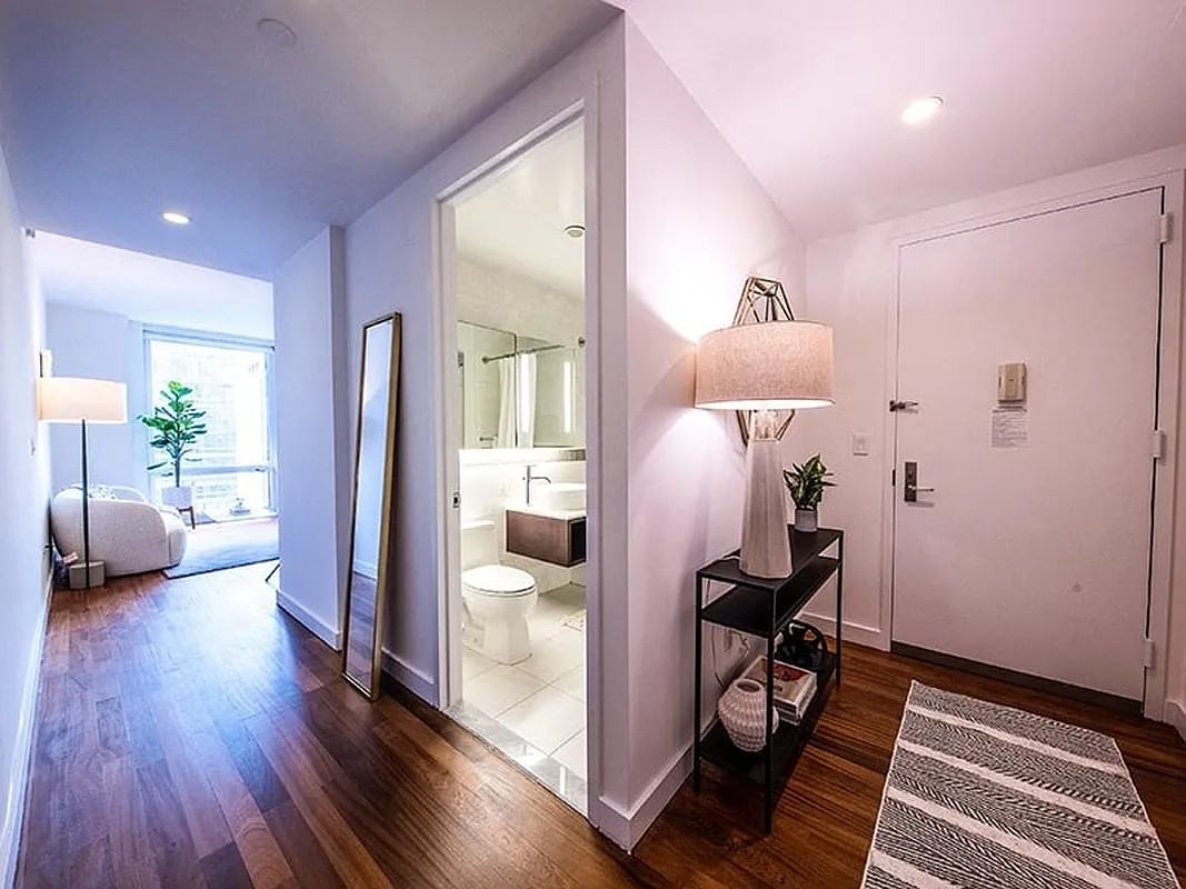 W 42nd St S42J, New York, NY 10036 Studio Apartment for 4,290/month