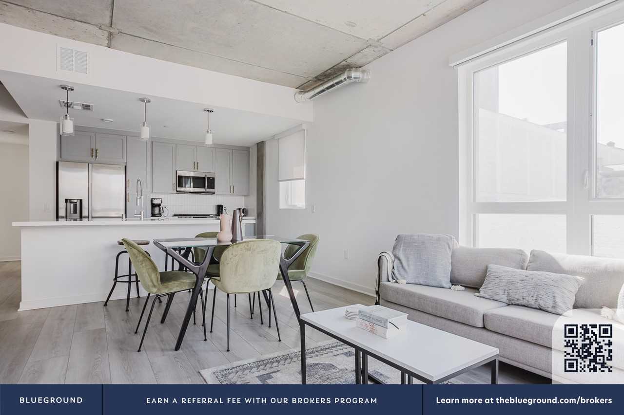 201 The Promenade North - Photo 5 of 41