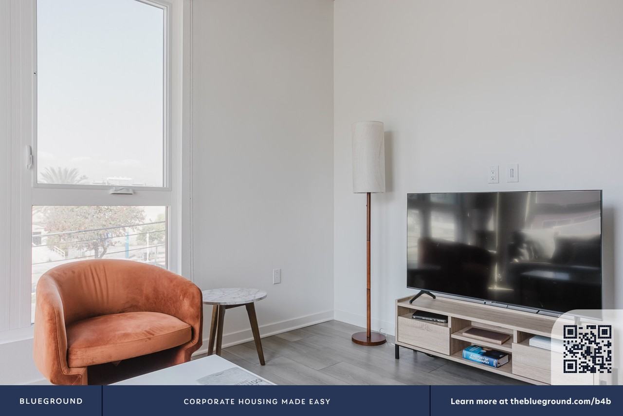 201 The Promenade North - Photo 6 of 41