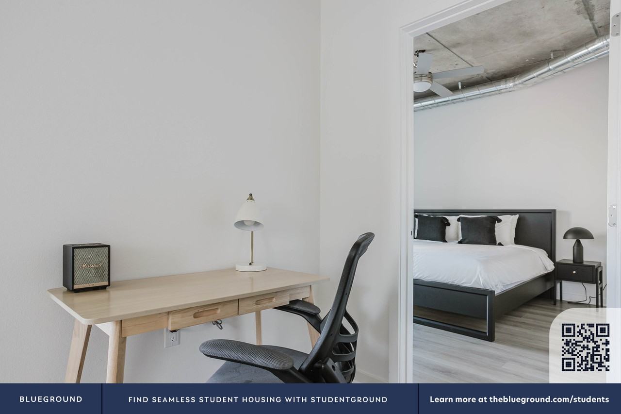 201 The Promenade North - Photo 7 of 41