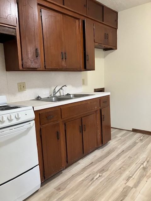 Pinewood - Photo 4 of 10