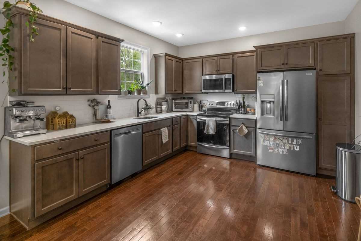 84A Clamsteam Rd - Photo 3 of 10