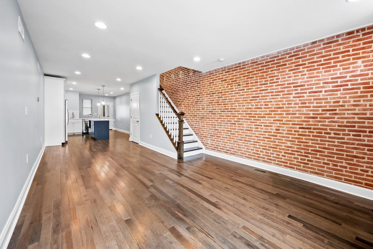 2507 Foster Avenue - Photo 4 of 37