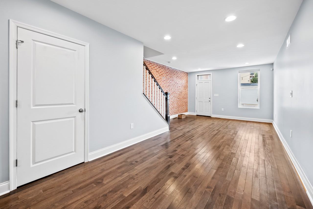 2507 Foster Avenue - Photo 5 of 37