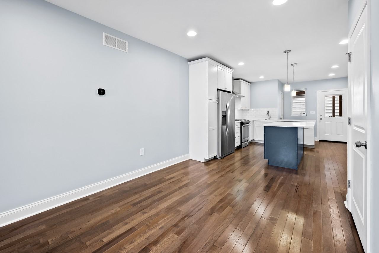 2507 Foster Avenue - Photo 6 of 37