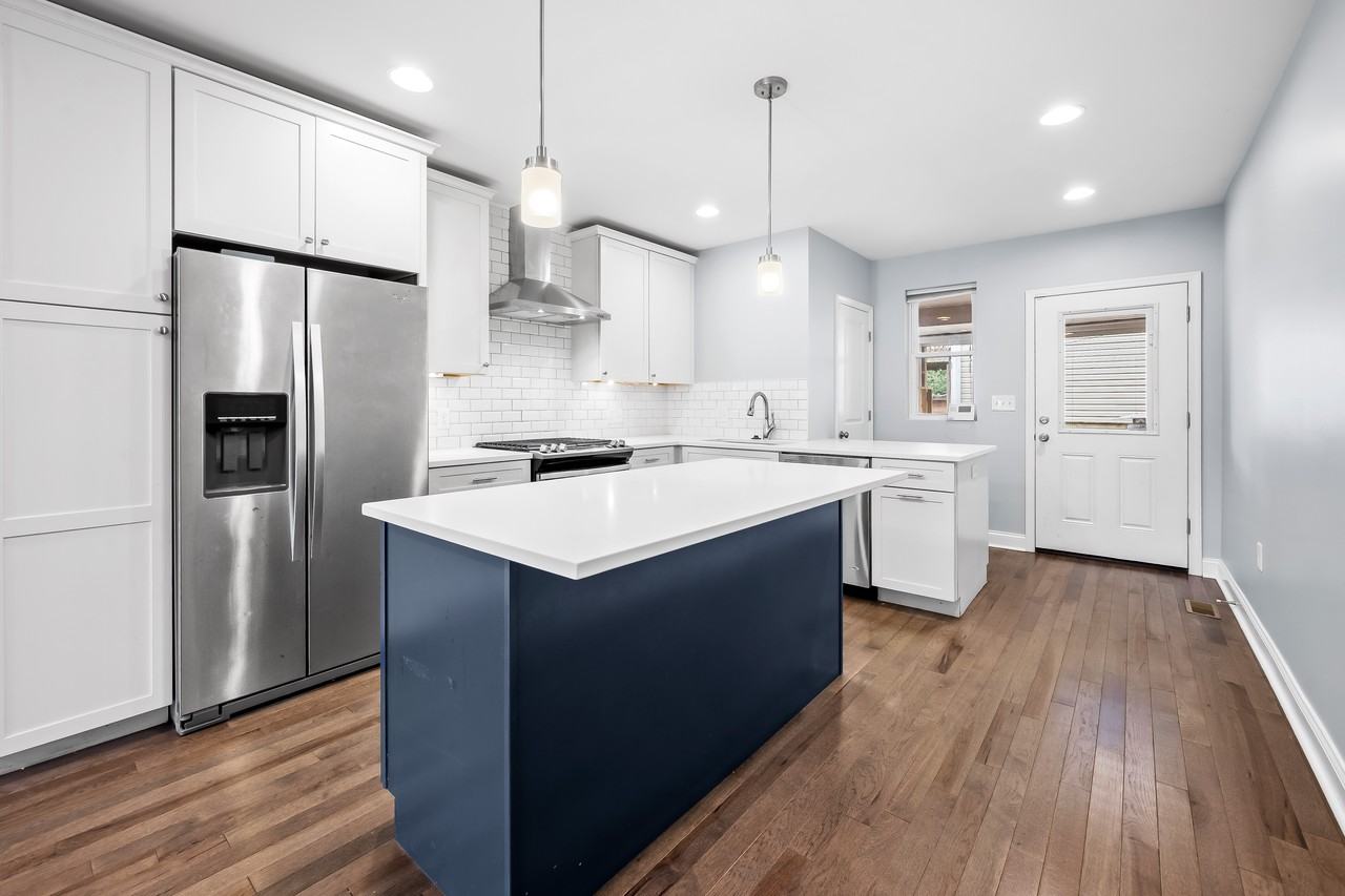 2507 Foster Avenue - Photo 7 of 37