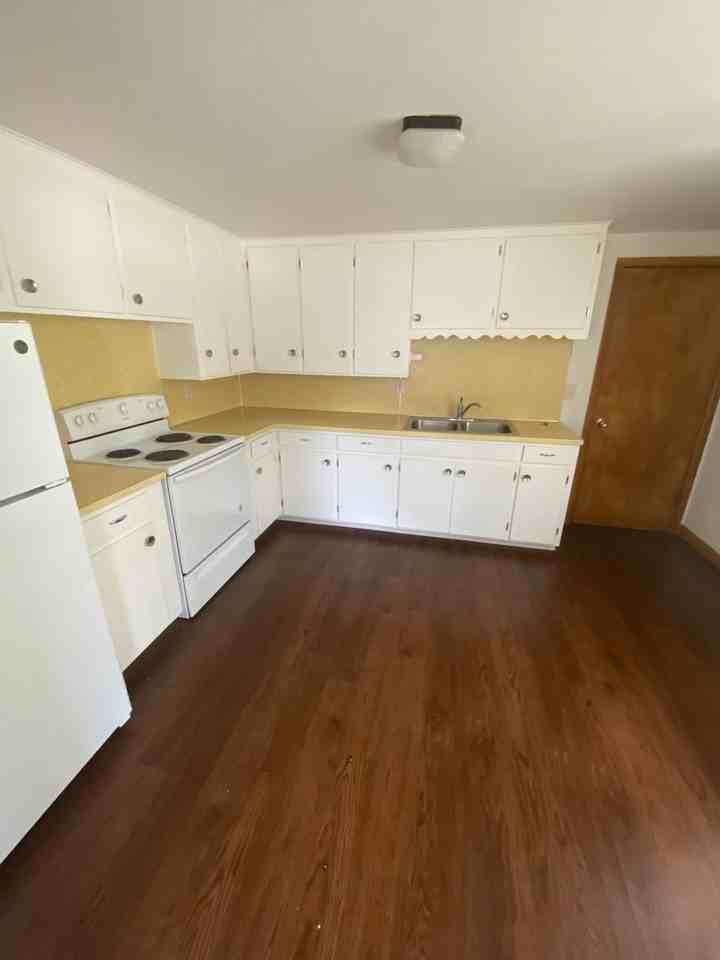 67 Crismore Ave - Photo 3 of 7