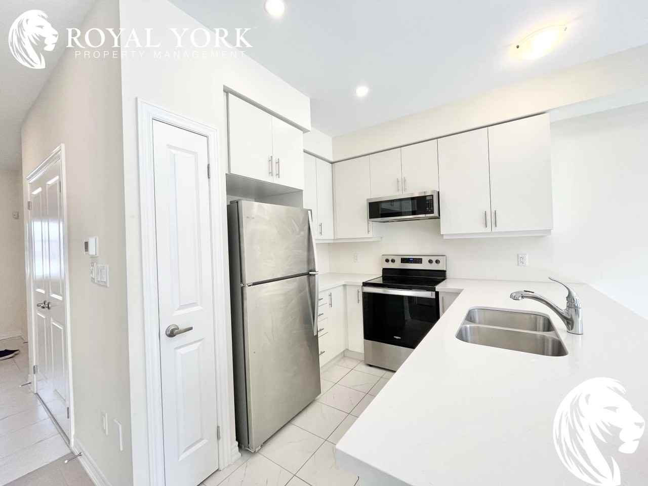 96 Pinot Crescent, Hamilton, Ontario L8E 0J9 - Photo 2 of 18