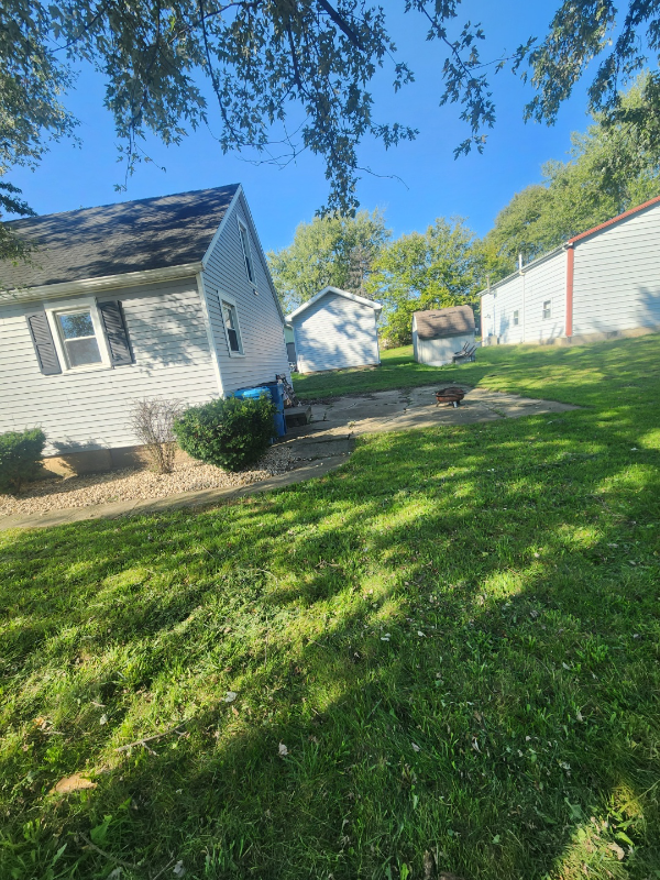 105 N Linden St - Photo 3 of 17