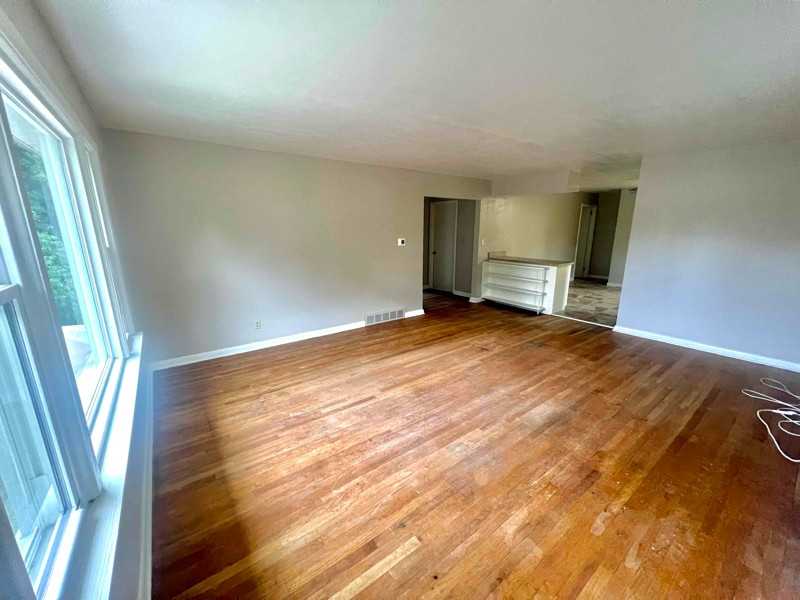 336 1/2 Oak St - Photo 2 of 5