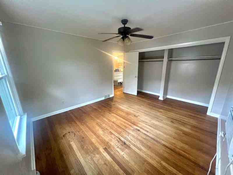 336 1/2 Oak St - Photo 3 of 5