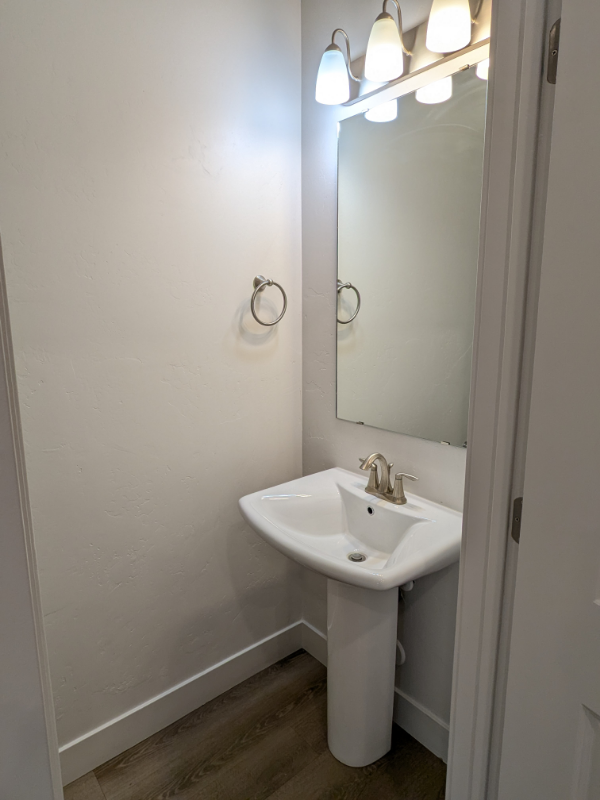 335 Se - Photo 3 of 20