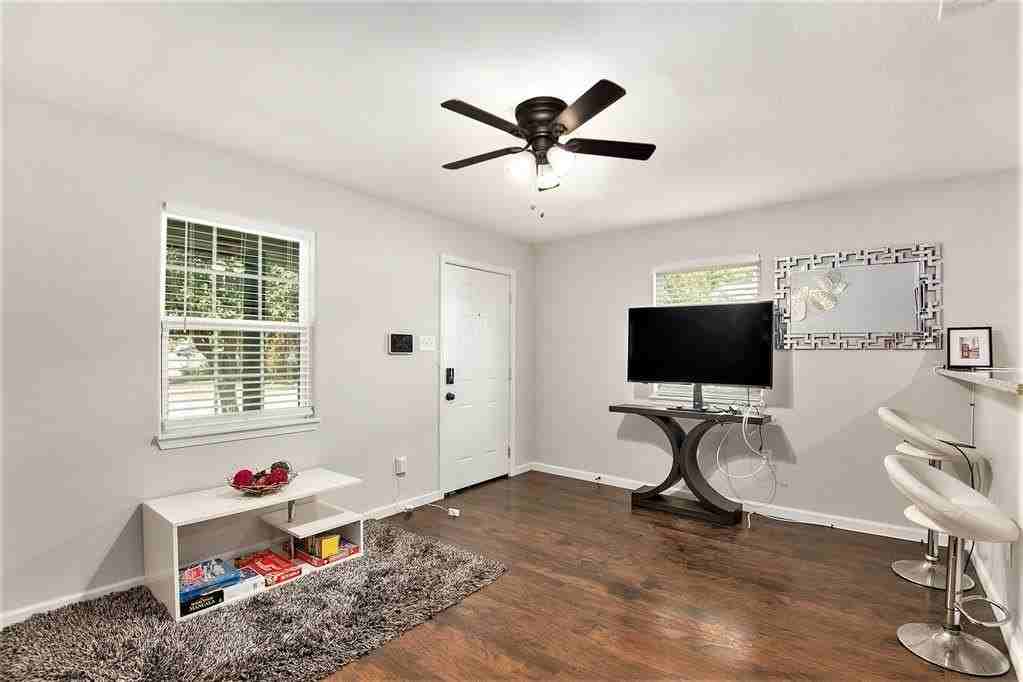 508 Ne 18th St - Photo 4 of 24