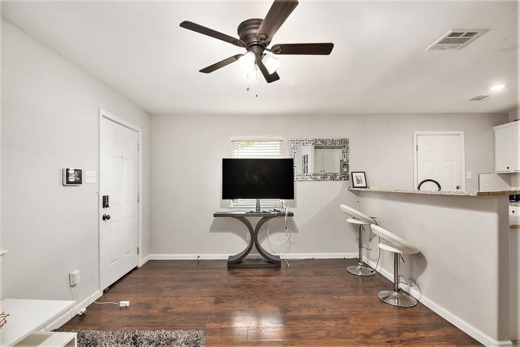 508 Ne 18th St - Photo 7 of 24