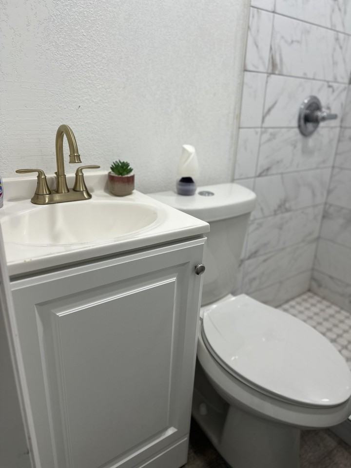 E Kaley St - Photo 3 of 5