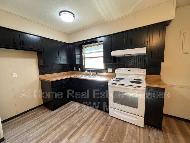 519 S Hilton Ave - Photo 3 of 12